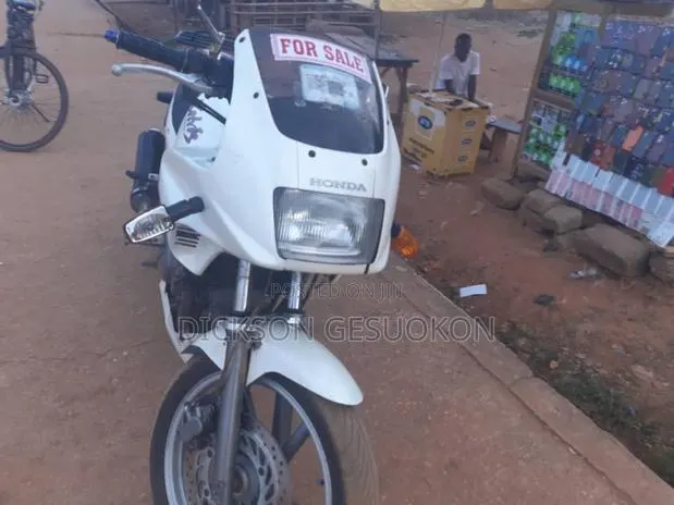 Honda VT 1994 White · Photo 1