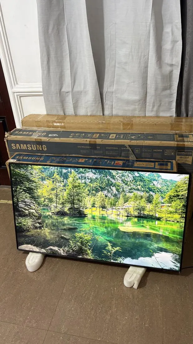 2023 50” Samsung Airslim Qled Uhd Smart TV (Line in the Screen)