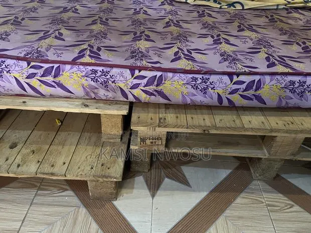 Mattress and Pallet · Photo 1
