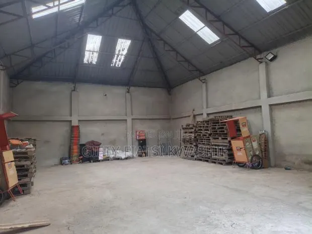 Warehouse for Rent at Abinkyi · Photo 1