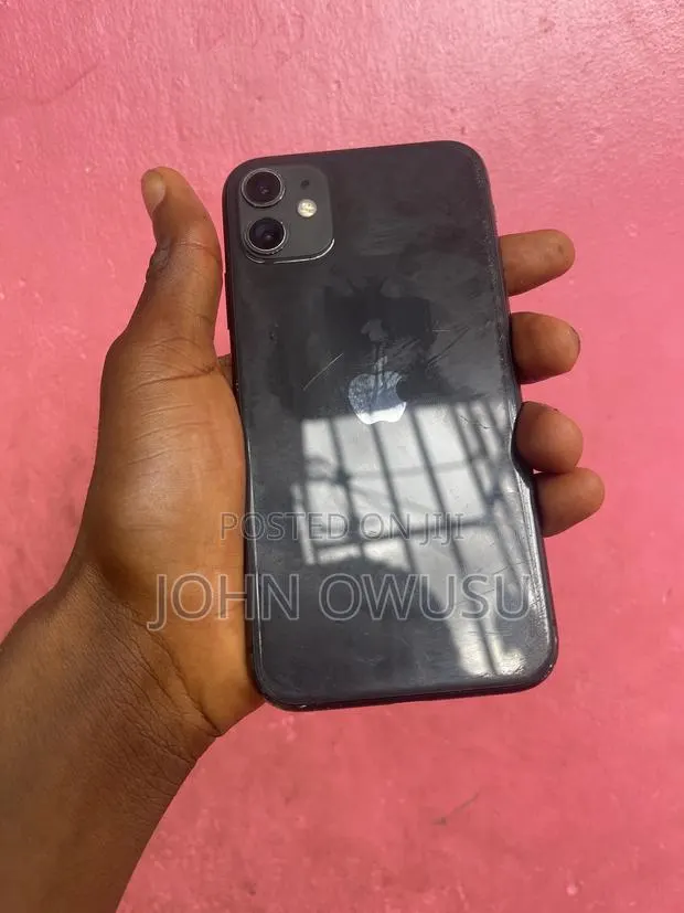 Apple iPhone 11 64 GB Black · Photo 1