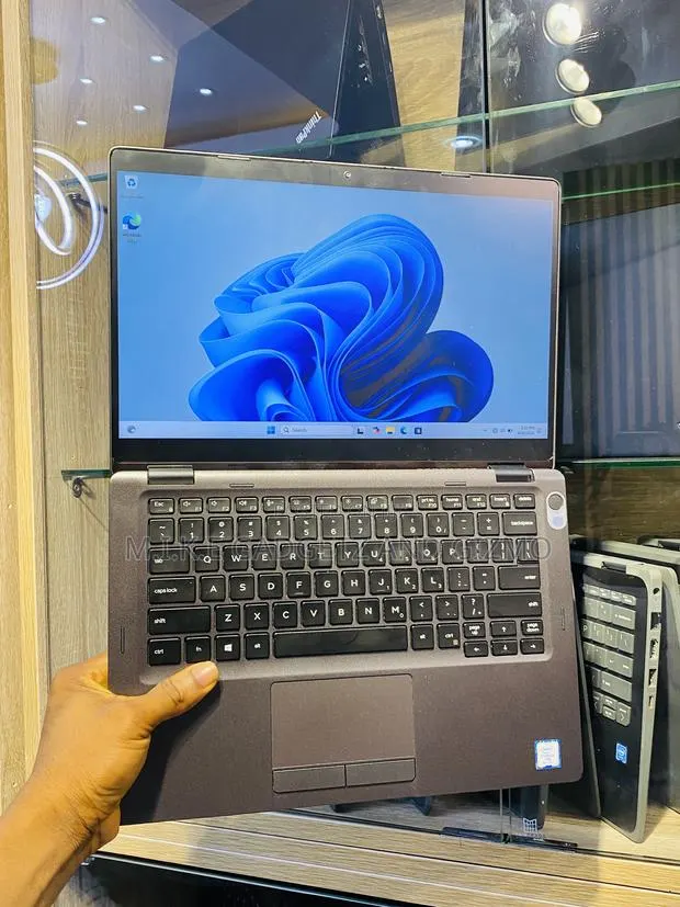Laptop Dell Latitude 5300 8GB Intel Core i7 SSD 256GB · Photo 1