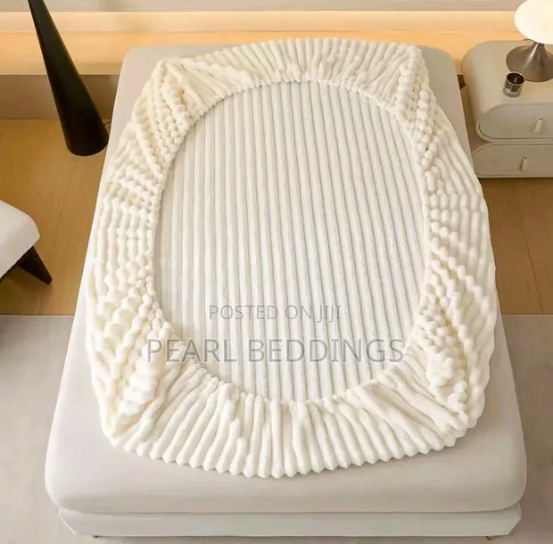 Super Comfy Soft Plush Fitted Flannel Sheet Bed Cover +2 Pillowcase · Photo 1