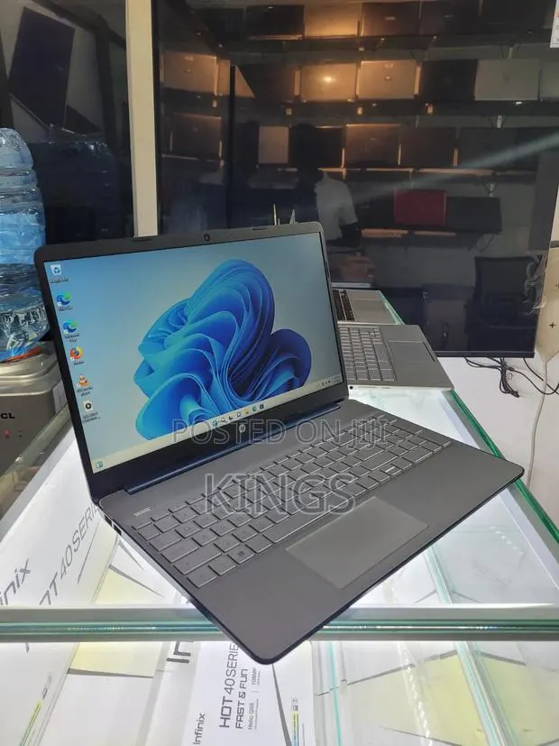 Laptop HP Pavilion 15 8GB Intel Core i7 SSD 256GB · Photo 1
