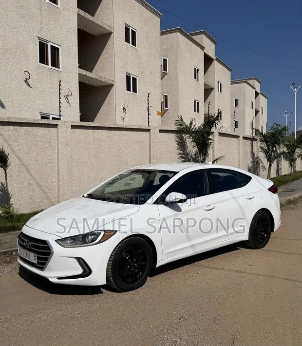 Hyundai Elantra SEL 2018 White · Photo 1