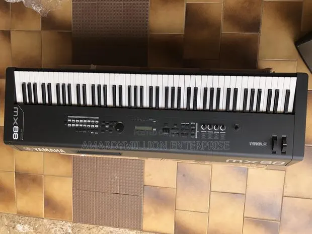 Yamaha Keyboard Mx88 · Photo 1