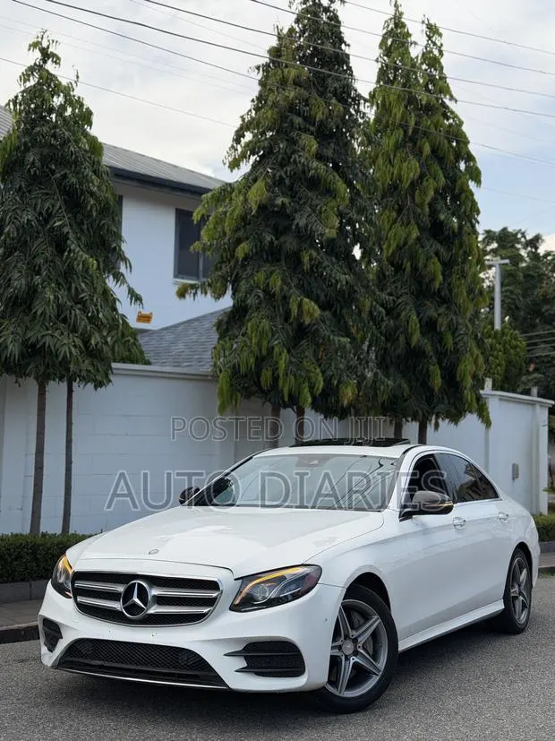 Mercedes-Benz E300 2016 White · Photo 1