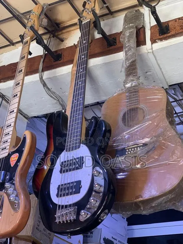 Ibanez Active Bass Guitar (Black) · Photo 1