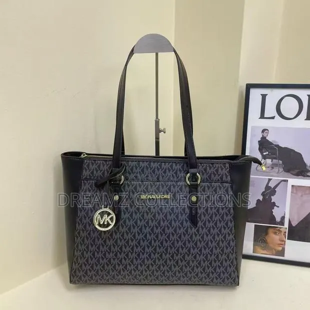 Michael Kors Signature Handbag · Photo 1