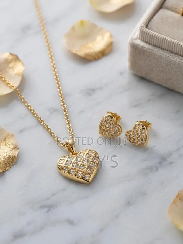The Heart Pendant Love Necklace With Earrings · Photo 1