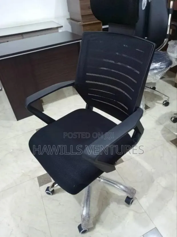Office Swivel Staff Chair and Study Armrests · Photo 1