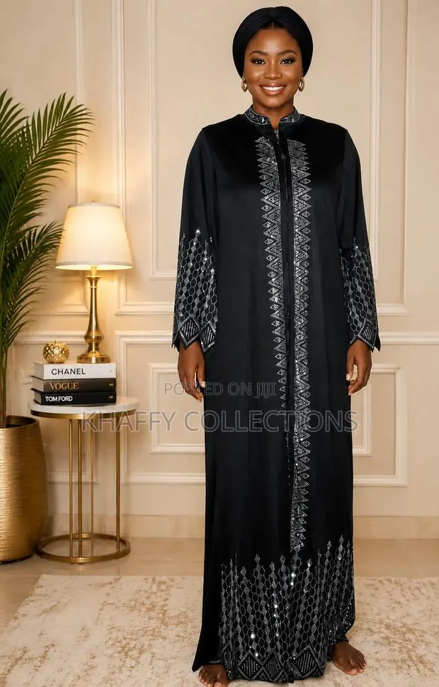 Luxury Black Abaya With Front Zip · Photo 1