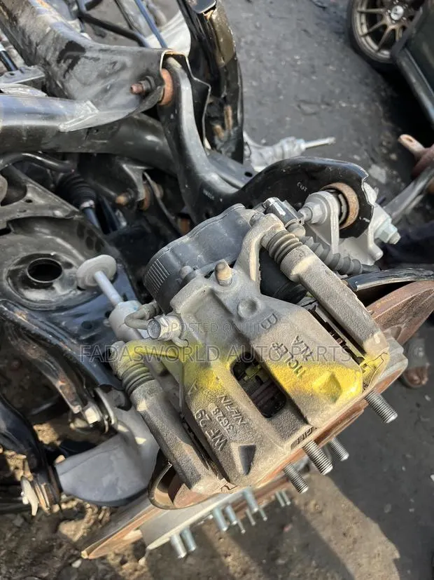 Honda CRV Back Axle Complete 2019 · Photo 1