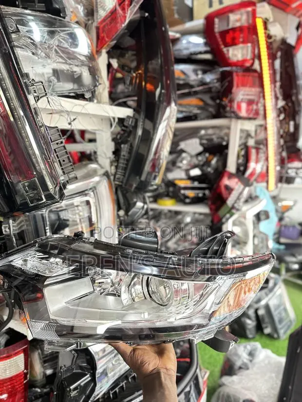 Headlights for Mitsubishi Outlander 2016-2020 Model · Photo 1