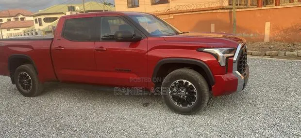 Toyota Tundra 2025 Red · Photo 1