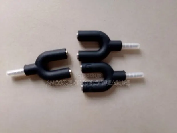 3.5mm Audio Splitter Adapter (1 Male To 2 Female) · Photo 1