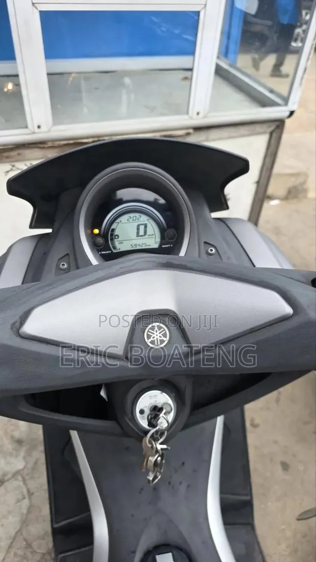 Yamaha NMAX 125 2015 Gray · Photo 3