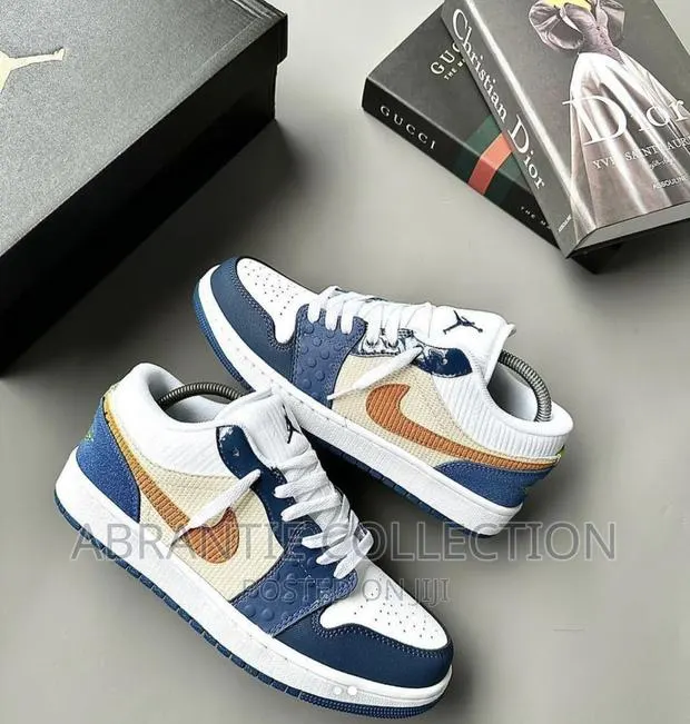 Nike Jordan 1 Low SE French Blue · Photo 1