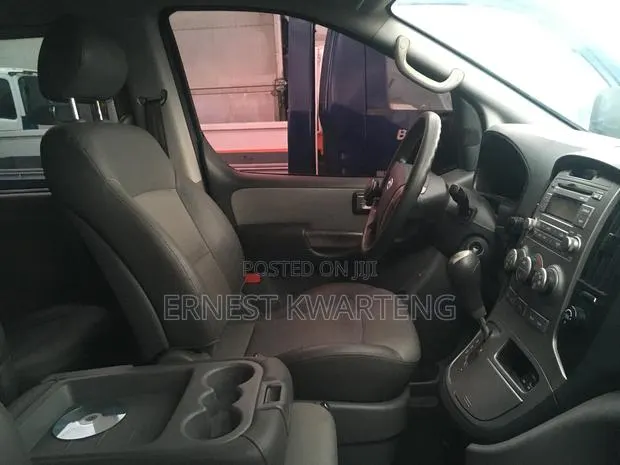 Hyundai Starex 2011 Black · Photo 1