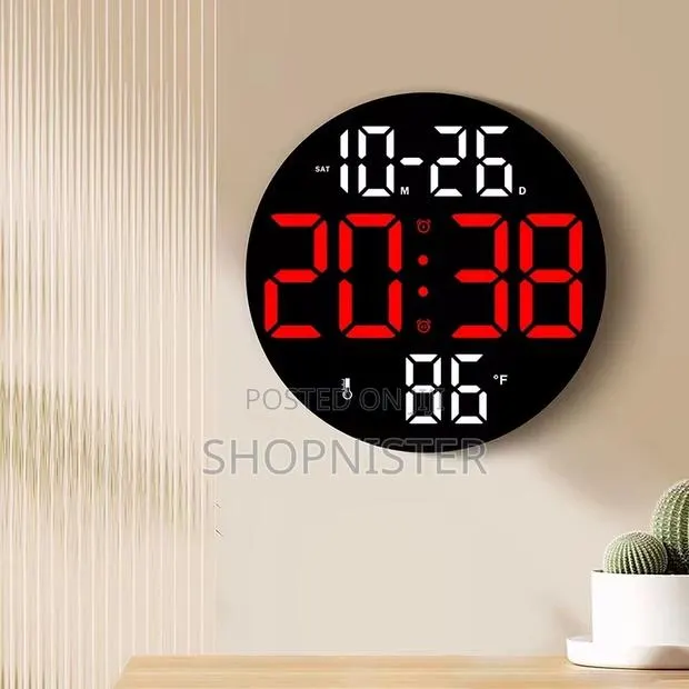 Digital Clock With Humidity and Temperature · Photo 1