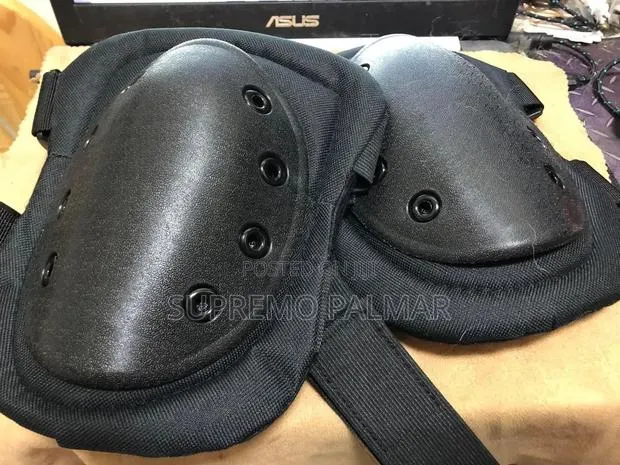 Motorcycle Knee Guards – Hard Shell Protective Knee Pads for Riding · Photo 1