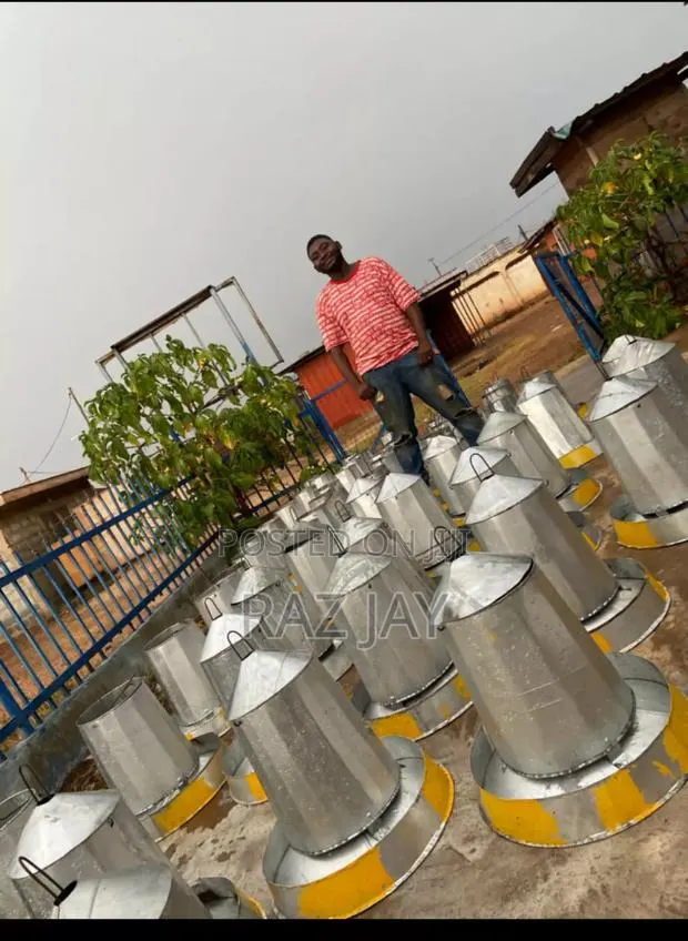 25kg Extra Large Galvanized Poultry Feeder Available · Photo 1