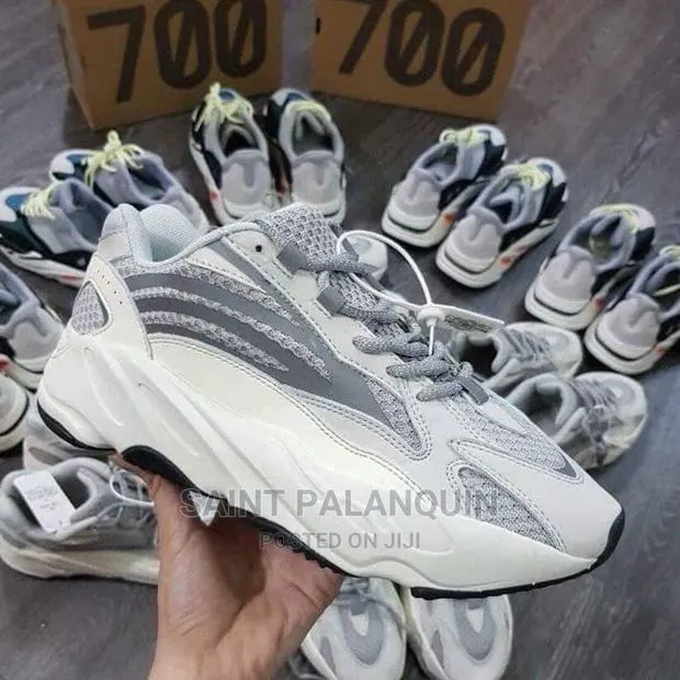 Yeezy Boost · Photo 1