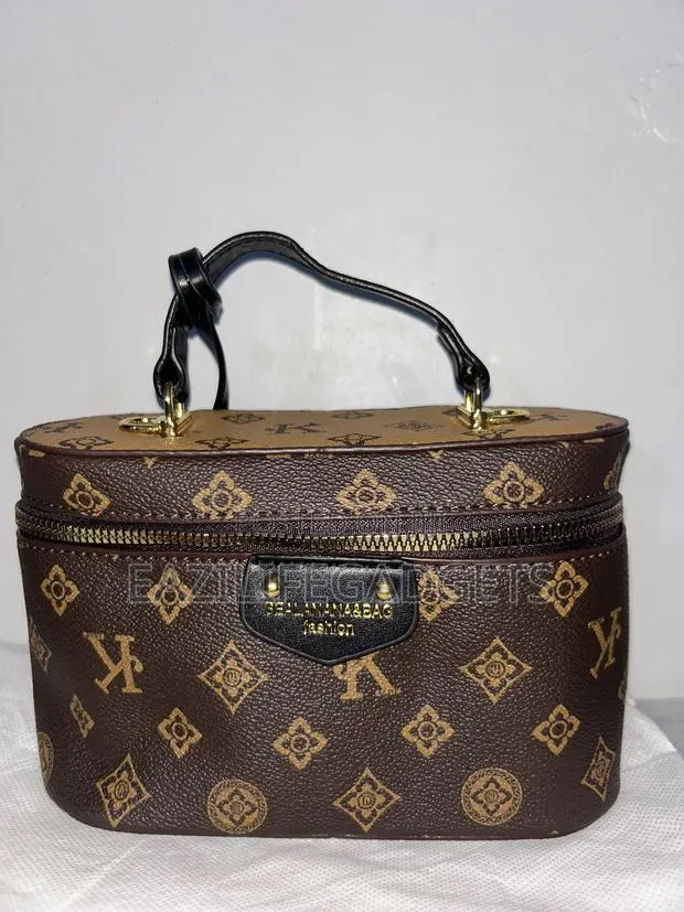 Brown Monogram Handbag · Photo 1