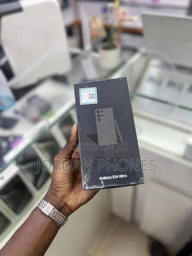 New Samsung Galaxy S24 Ultra 1 TB Black · Photo 1