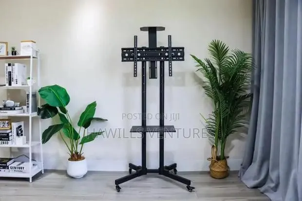 Universal Trolley Designed for Flat Screens From 32- 70 Inches. · Photo 1