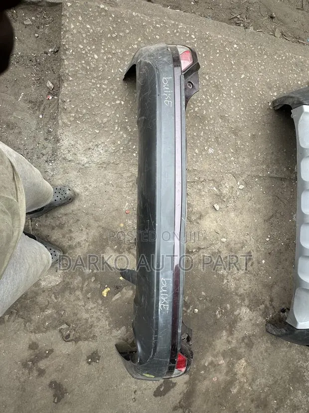 Toyota RAV4 2016-2018 Back Bumper Complete Available · Photo 1