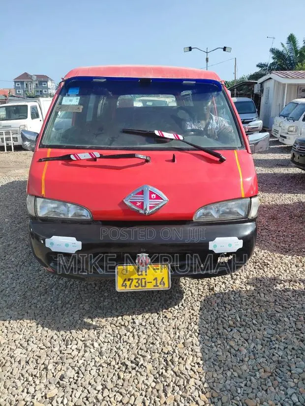 Hyundai H-100 2004 Red · Photo 1