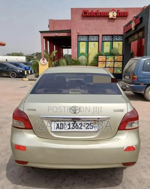 Toyota Yaris 1.5 Liftback 2008 Gold · Photo 1