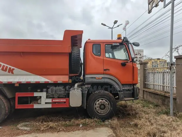 10 Wheeler Howo Sinotruck Tipper Truck for Sale · Photo 1