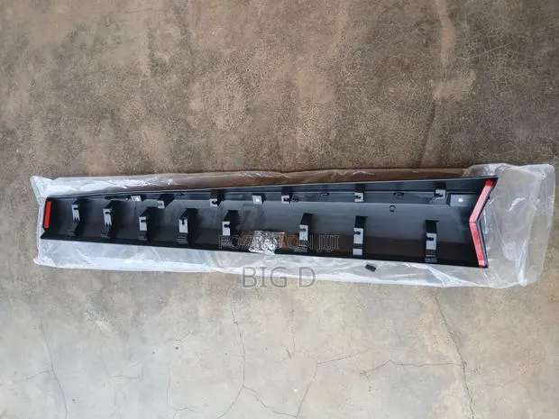 Nissan Rogue 2023 ,2024 ,2025 Front Door Moulding · Photo 1