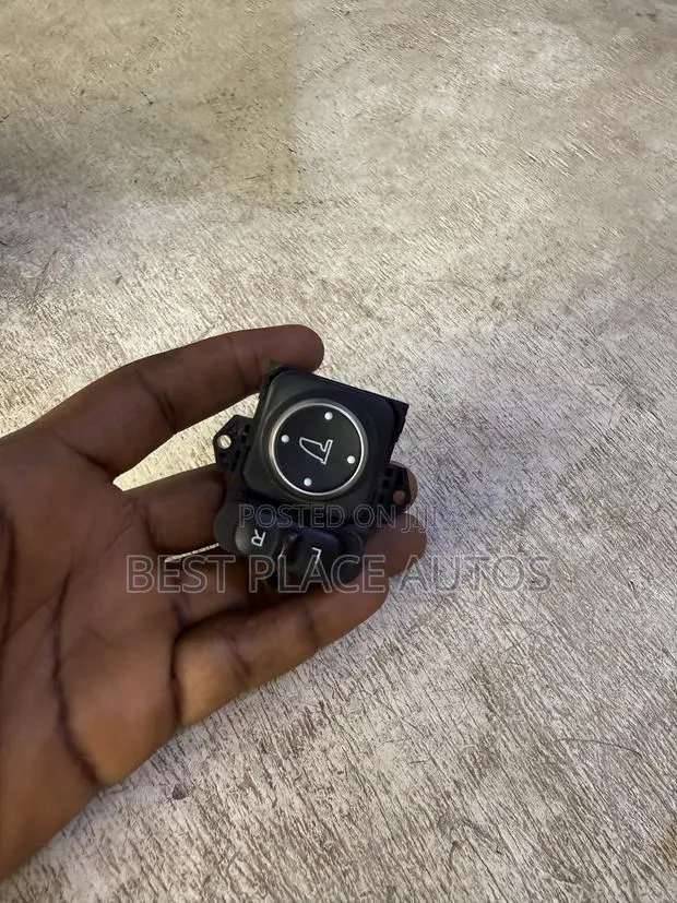 Honda CRV 2025 Mirror Switch · Photo 1