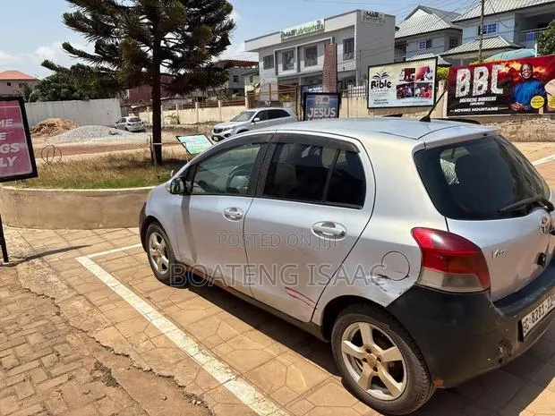 Toyota Vitz 1.0 FWD 3dr 2008 Silver · Photo 1