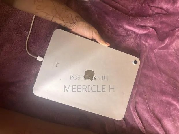 Apple iPad (2025) 16 GB Silver · Photo 1