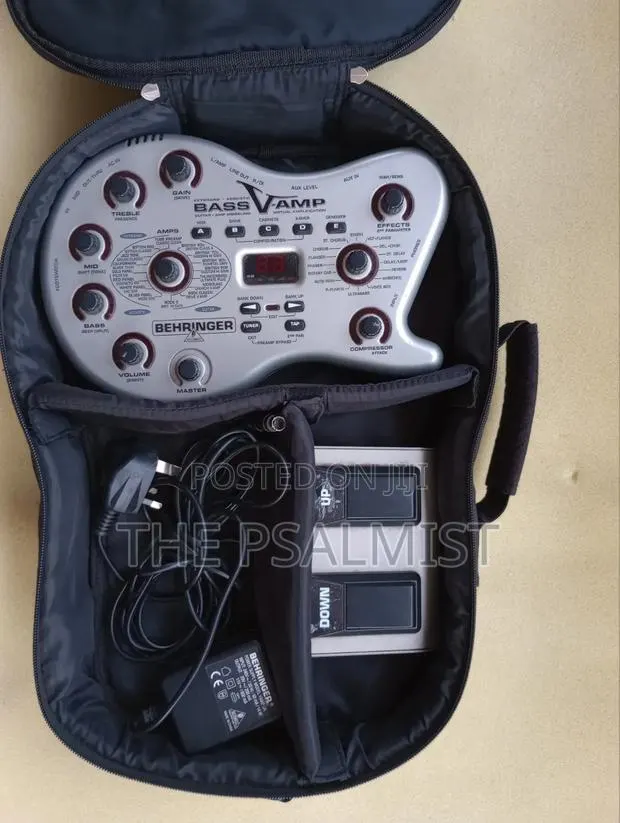 Behringer Bass Virtual Amplification Effect v-Amp · Photo 1