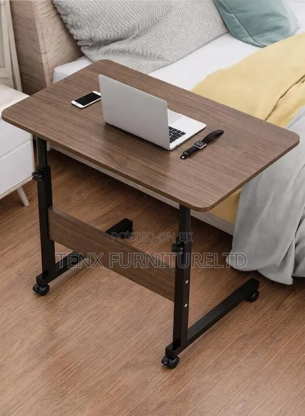 Desk (Owen Retro) · Photo 1