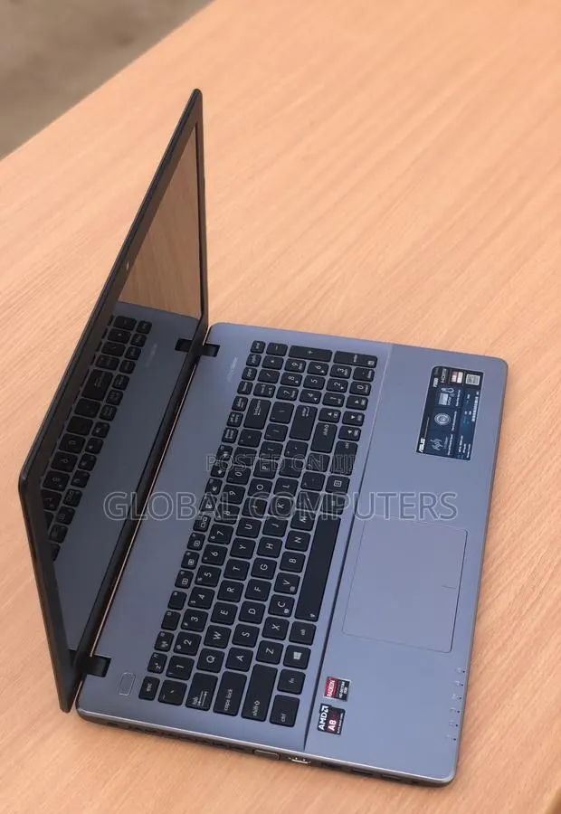 Laptop Asus F550CC 8GB AMD A8 HDD 750GB · Photo 1