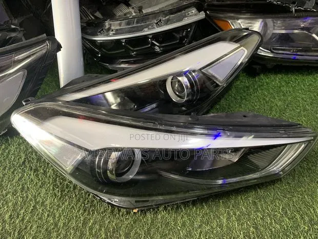 Hyundai Tucson 2016-2017-2018 Original Headlight Pair · Photo 1
