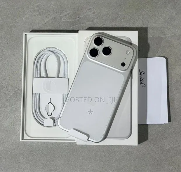 Apple iPhone 17 Pro Max 256 GB Silver · Photo 1