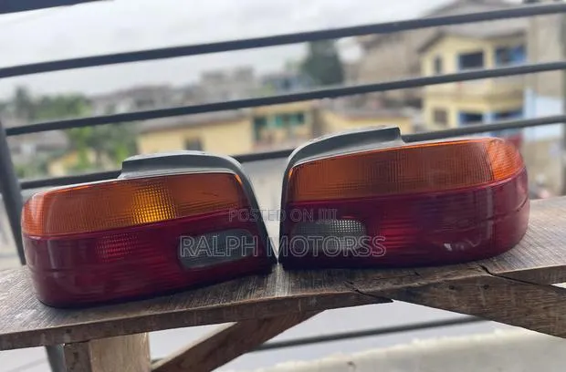Chevrolet Geo Prism 1998-2002 Taillight · Photo 1