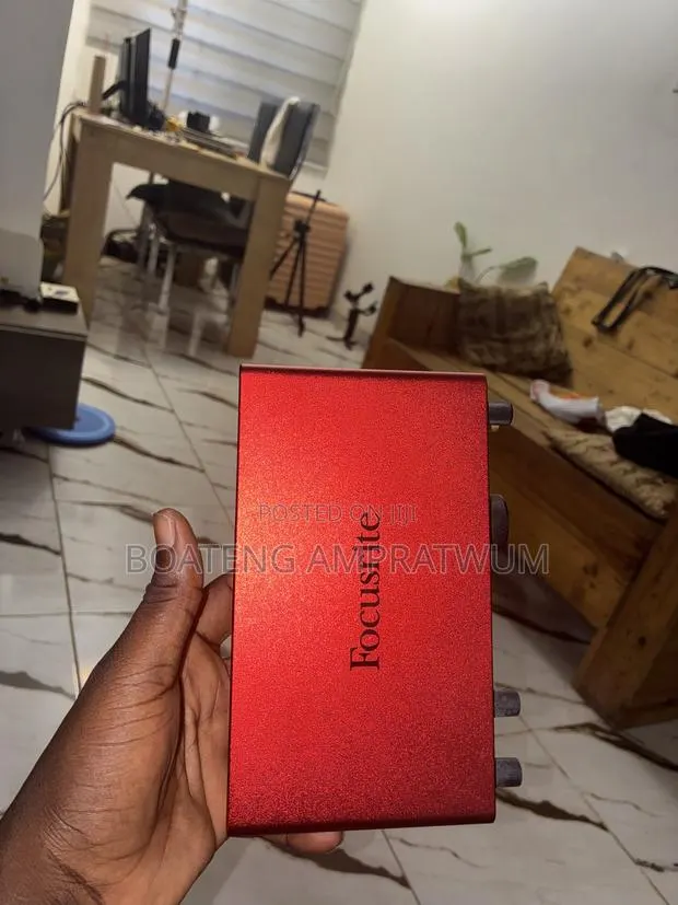 Focusrite Scarlet 2i2 4th Gen · Photo 1