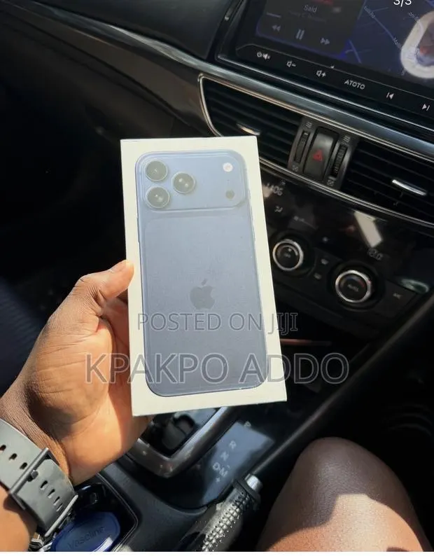 New Apple iPhone 17 Pro Max 256 GB Blue · Photo 1