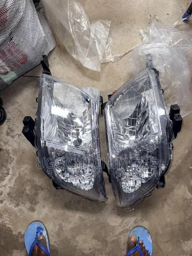 Toyota Hilux 2011/2012/2013 Headlights R+l · Photo 1