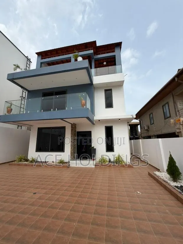 4bdrm Mansion in Lakeside for sale · Photo 1