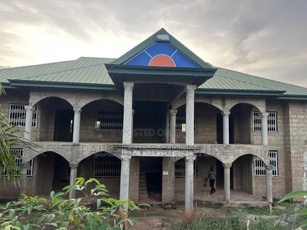 8bdrm House in Abidjan Nkwanta, Kumasi Metropolitan for sale · Photo 1