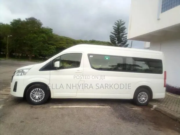 Vans For Airport Pickup Hiring · Photo 1